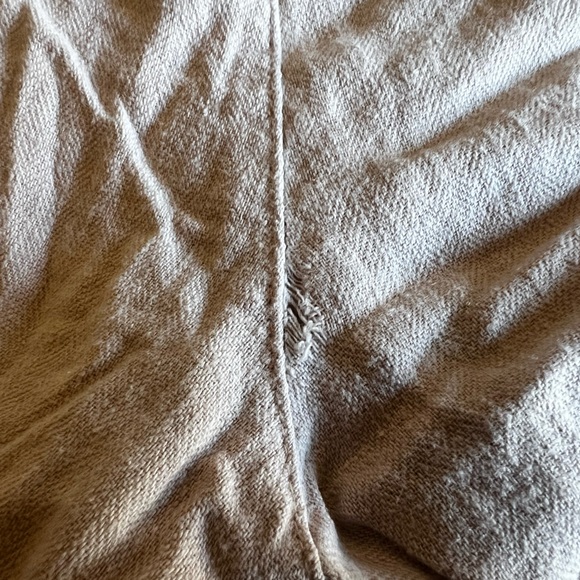 Old Navy pale pink linen shorts size L - slight tear - Picture 3 of 4